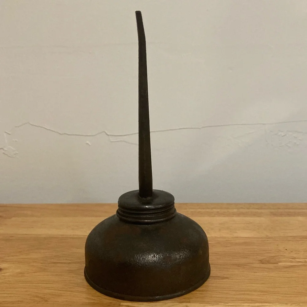 Vintage oil can